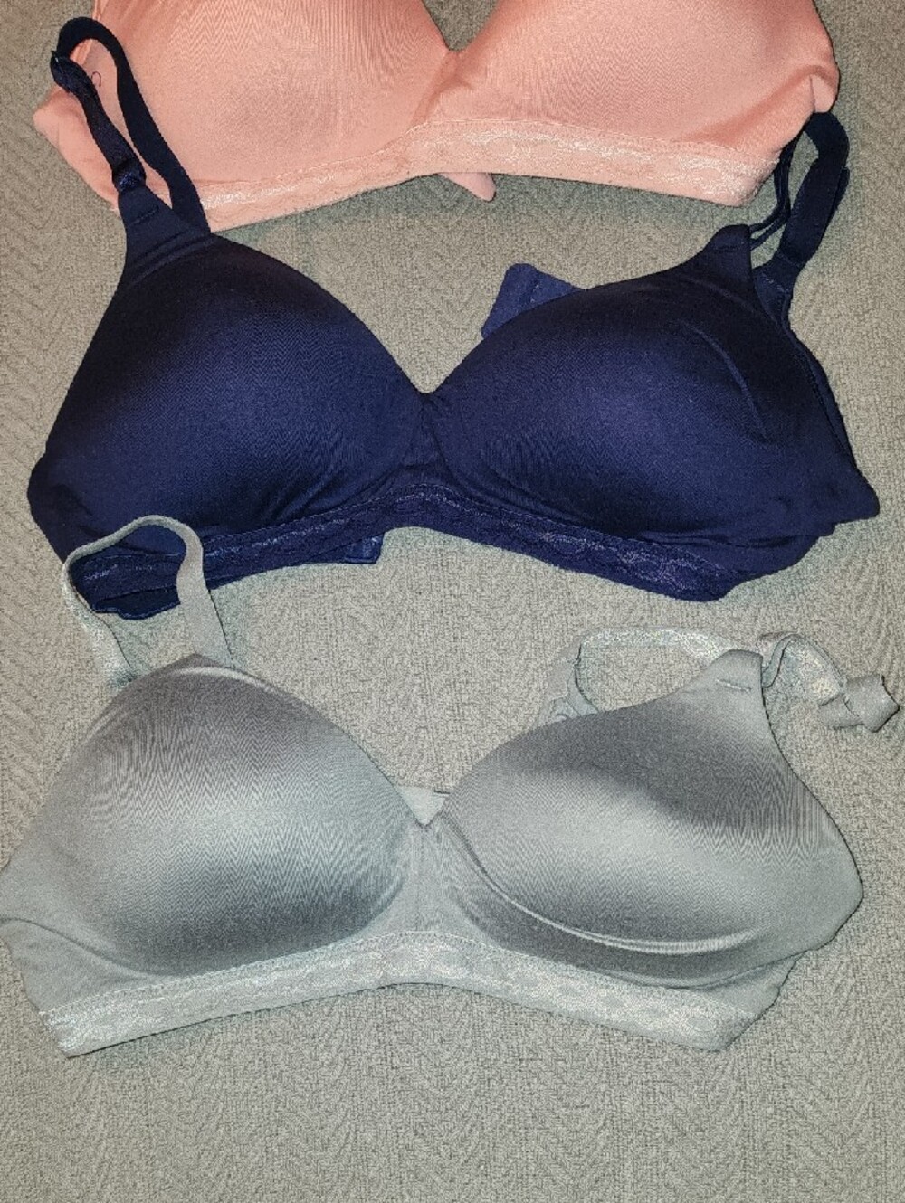 Warner's 4-Pack Smooth Molded Bras in Pink, Navy, and Gray - Picture 2 of 11